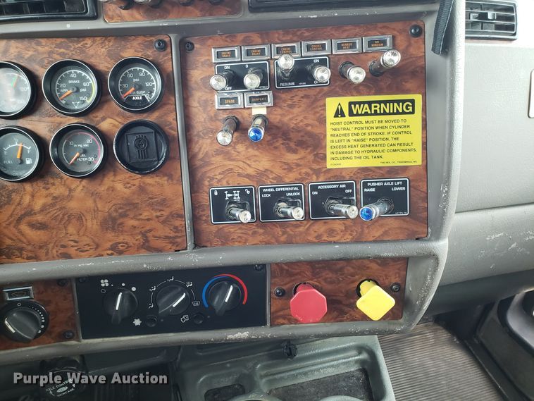 image for item DG8754 2001 Kenworth T800 dump truck