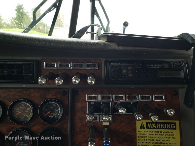 image for item DG8754 2001 Kenworth T800 dump truck