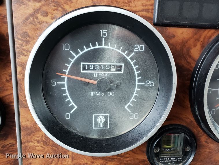 image for item DG8754 2001 Kenworth T800 dump truck