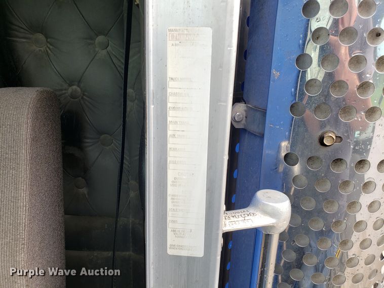 image for item DG8754 2001 Kenworth T800 dump truck