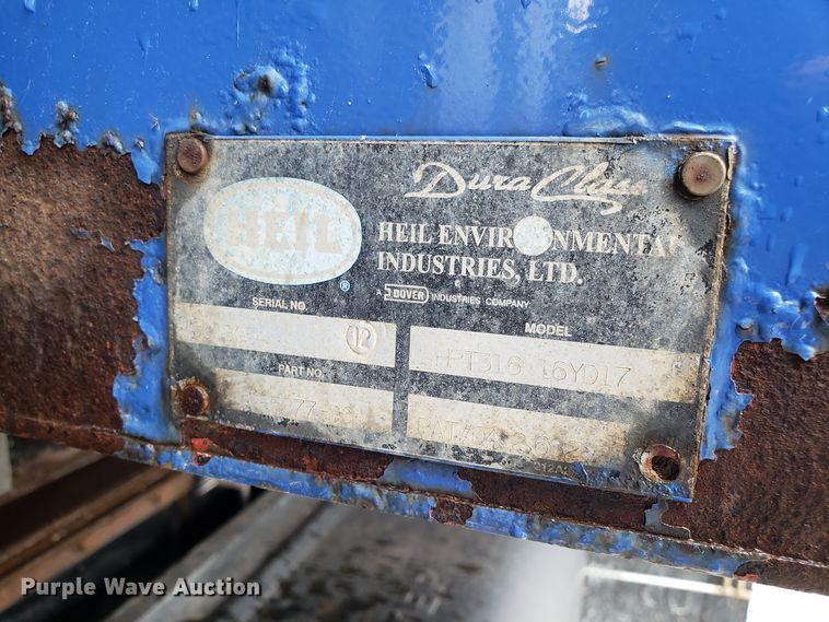 image for item DG8754 2001 Kenworth T800 dump truck