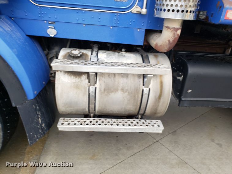 image for item DG8754 2001 Kenworth T800 dump truck