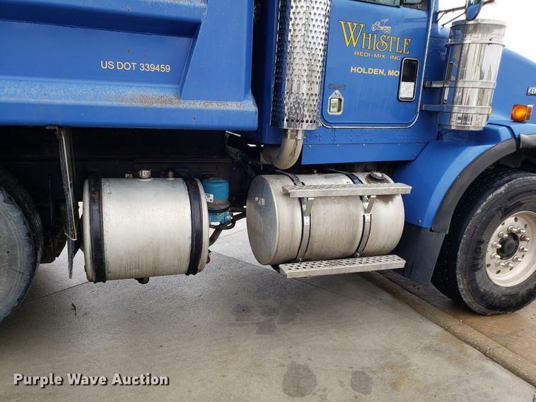 image for item DG8754 2001 Kenworth T800 dump truck