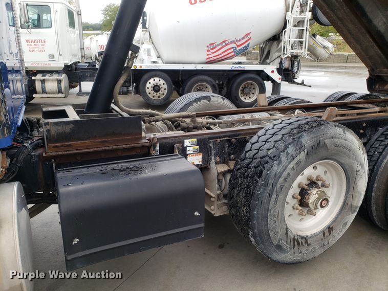 image for item DG8754 2001 Kenworth T800 dump truck