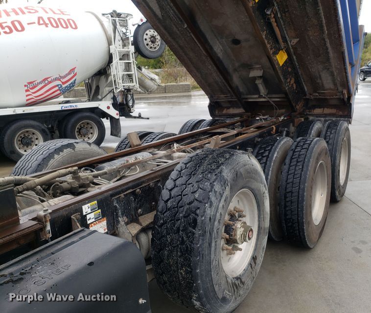 image for item DG8754 2001 Kenworth T800 dump truck