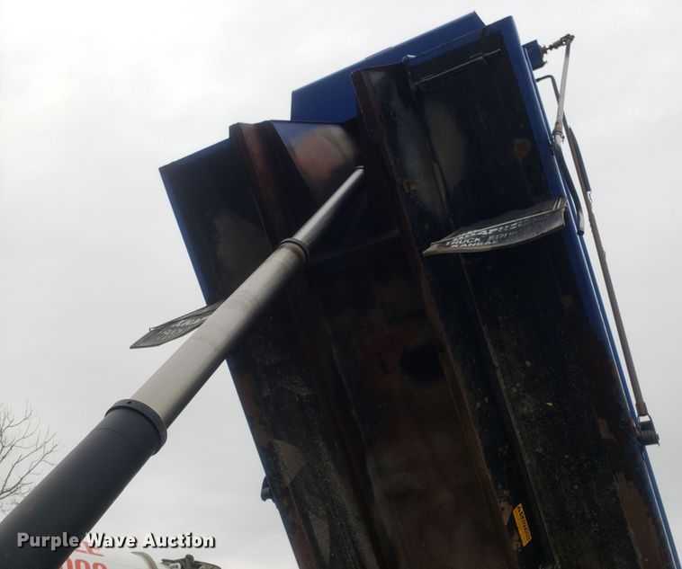 image for item DG8754 2001 Kenworth T800 dump truck