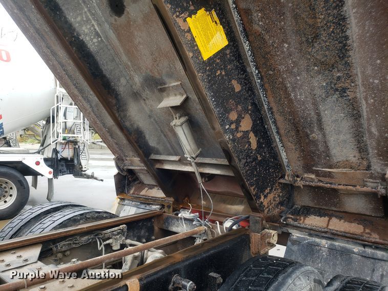 image for item DG8754 2001 Kenworth T800 dump truck