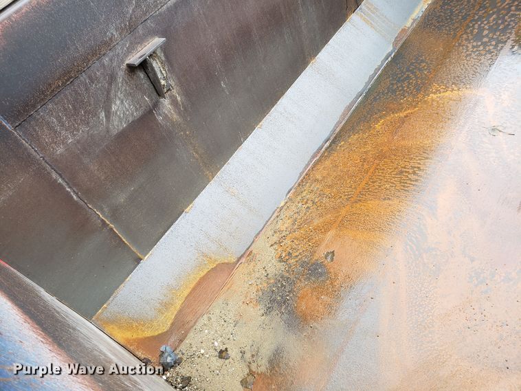 image for item DG8754 2001 Kenworth T800 dump truck