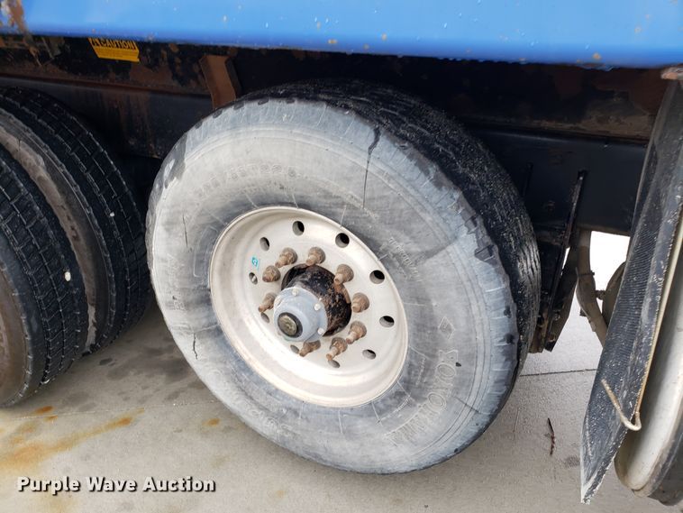 image for item DG8754 2001 Kenworth T800 dump truck