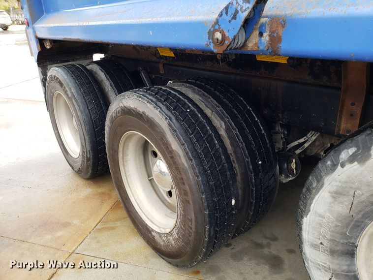 image for item DG8754 2001 Kenworth T800 dump truck