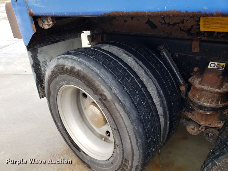 image for item DG8754 2001 Kenworth T800 dump truck