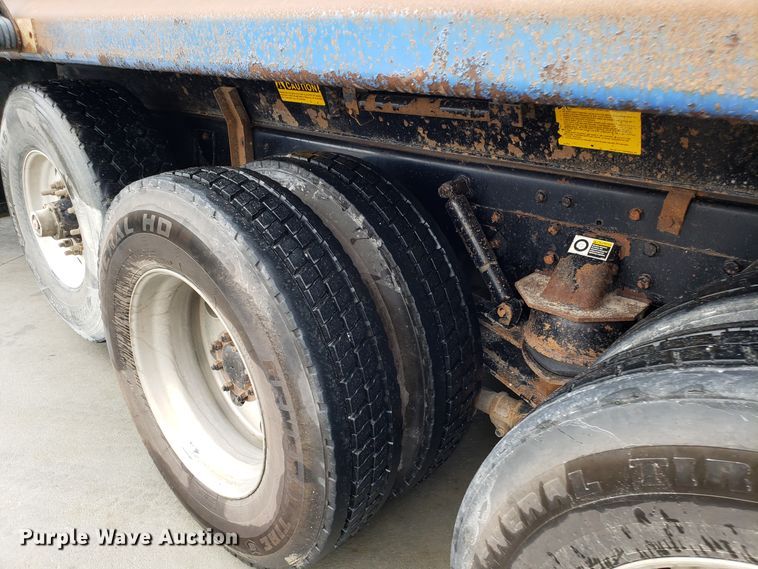 image for item DG8754 2001 Kenworth T800 dump truck