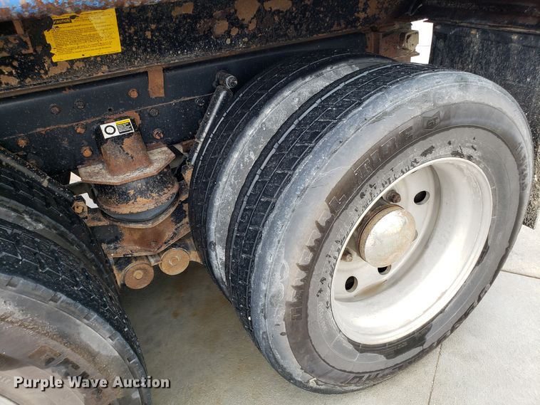 image for item DG8754 2001 Kenworth T800 dump truck