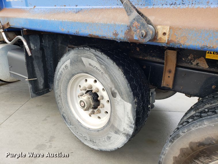 image for item DG8754 2001 Kenworth T800 dump truck