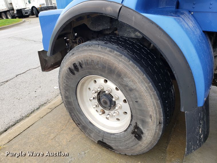 image for item DG8754 2001 Kenworth T800 dump truck