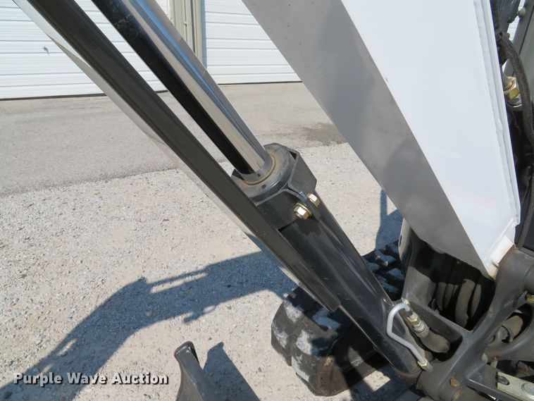 image for item DH1578 2016 Bobcat E26 mini excavator