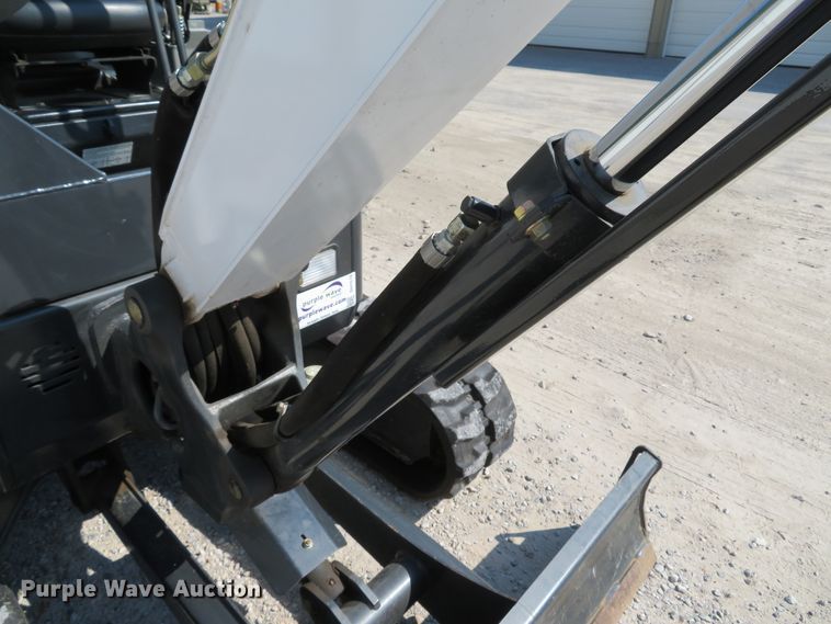 image for item DH1578 2016 Bobcat E26 mini excavator