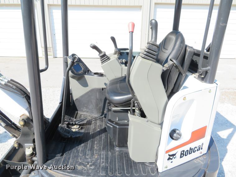 image for item DH1578 2016 Bobcat E26 mini excavator