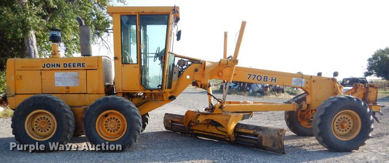 image for item DH2597 1989 John Deere 770BH motor grader