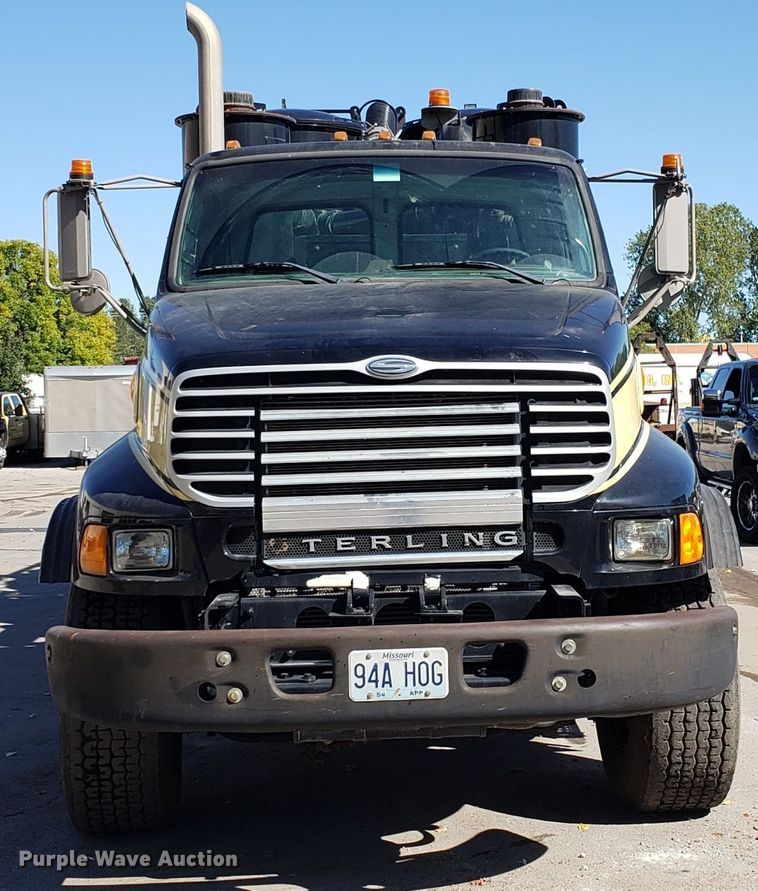 image for item DH2864 2008 Sterling L-Line vacuum truck