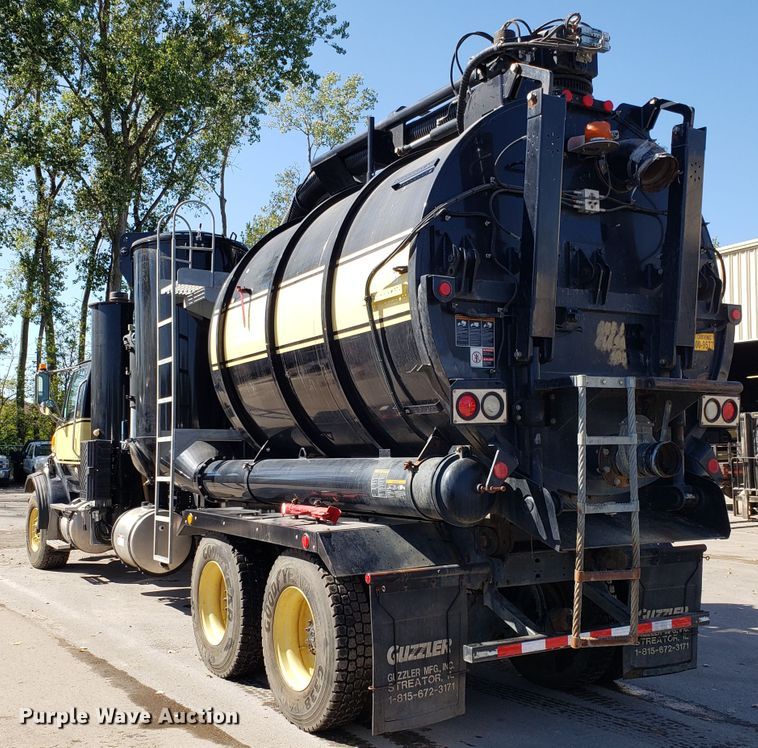 image for item DH2864 2008 Sterling L-Line vacuum truck