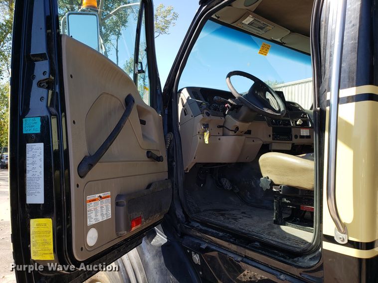 image for item DH2864 2008 Sterling L-Line vacuum truck