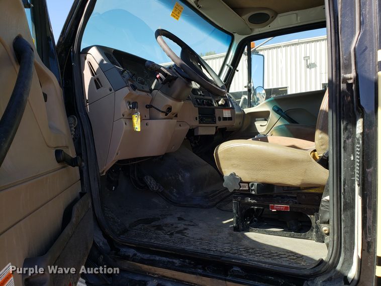 image for item DH2864 2008 Sterling L-Line vacuum truck