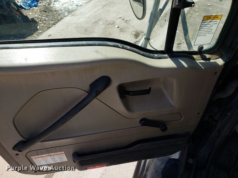 image for item DH2864 2008 Sterling L-Line vacuum truck