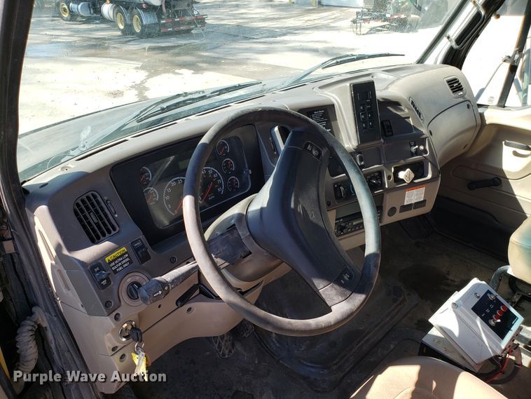 image for item DH2864 2008 Sterling L-Line vacuum truck