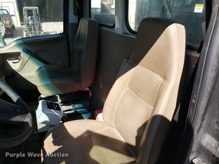 image for item DH2864 2008 Sterling L-Line vacuum truck