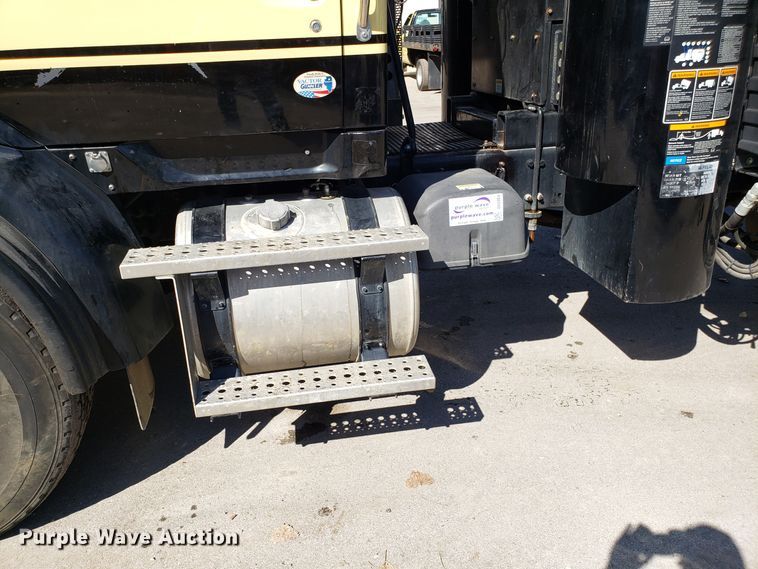 image for item DH2864 2008 Sterling L-Line vacuum truck