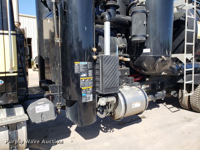 image for item DH2864 2008 Sterling L-Line vacuum truck