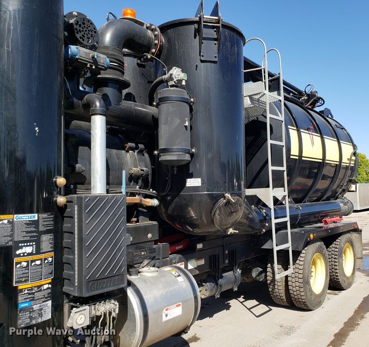 image for item DH2864 2008 Sterling L-Line vacuum truck