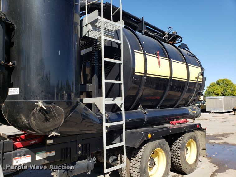 image for item DH2864 2008 Sterling L-Line vacuum truck