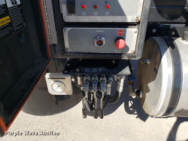 image for item DH2864 2008 Sterling L-Line vacuum truck