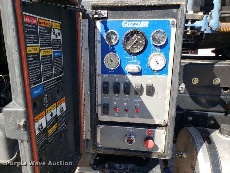 image for item DH2864 2008 Sterling L-Line vacuum truck