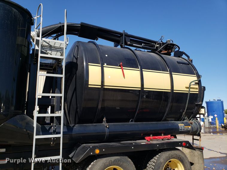 image for item DH2864 2008 Sterling L-Line vacuum truck