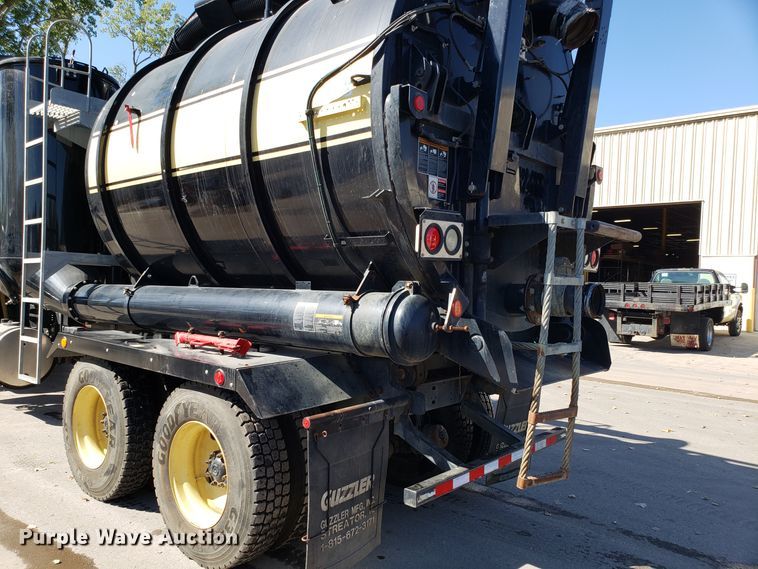 image for item DH2864 2008 Sterling L-Line vacuum truck