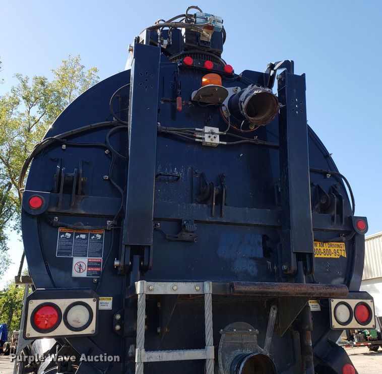 image for item DH2864 2008 Sterling L-Line vacuum truck