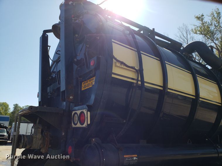 image for item DH2864 2008 Sterling L-Line vacuum truck