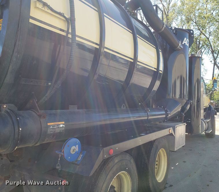 image for item DH2864 2008 Sterling L-Line vacuum truck