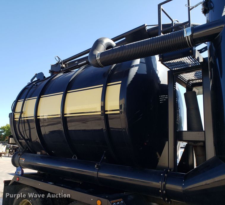 image for item DH2864 2008 Sterling L-Line vacuum truck