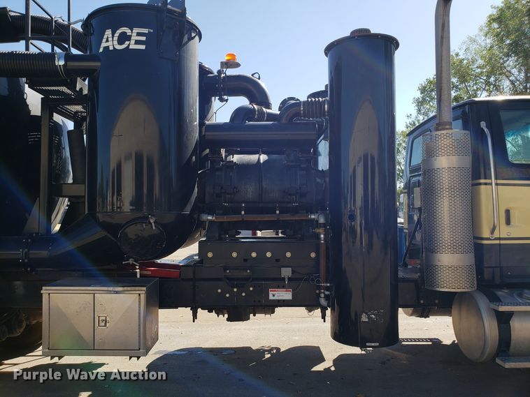 image for item DH2864 2008 Sterling L-Line vacuum truck