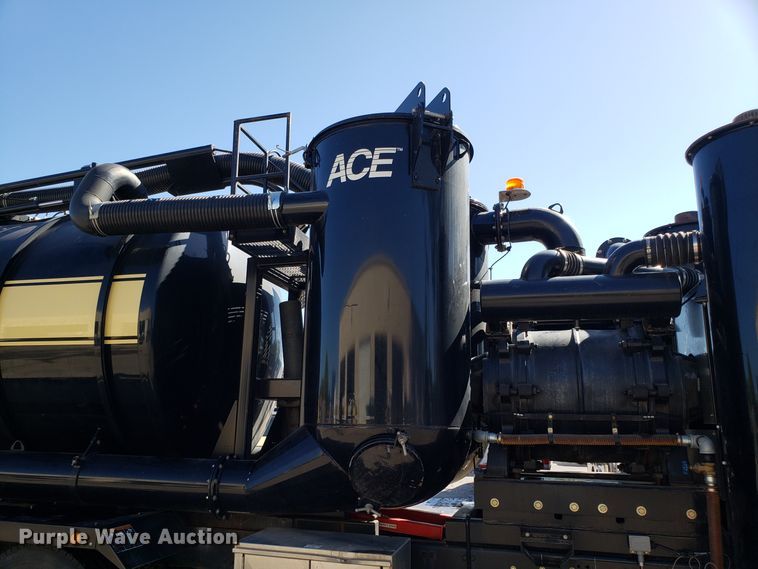 image for item DH2864 2008 Sterling L-Line vacuum truck