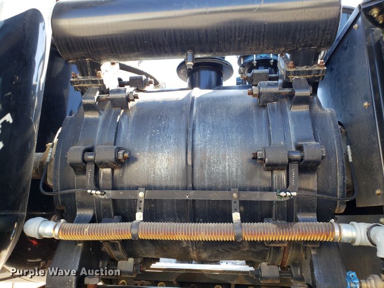 image for item DH2864 2008 Sterling L-Line vacuum truck