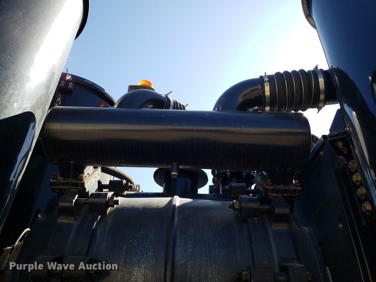 image for item DH2864 2008 Sterling L-Line vacuum truck