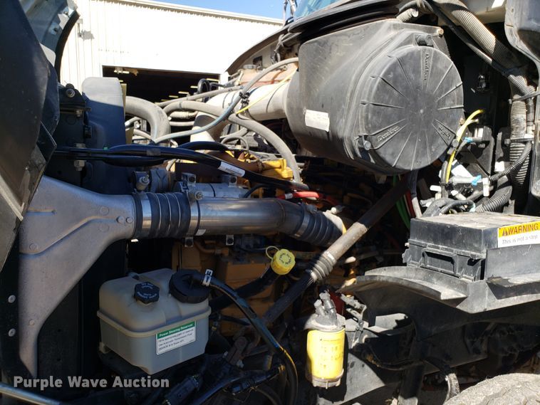 image for item DH2864 2008 Sterling L-Line vacuum truck