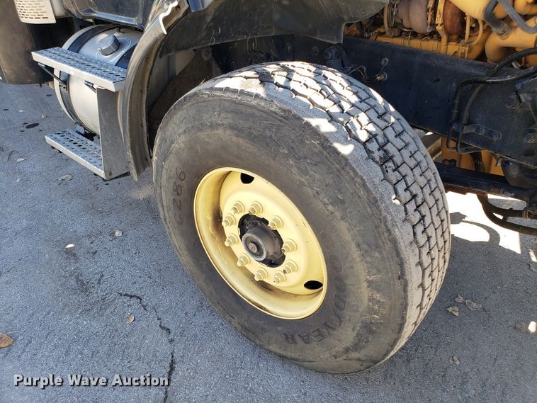 image for item DH2864 2008 Sterling L-Line vacuum truck