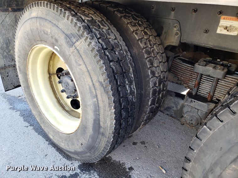 image for item DH2864 2008 Sterling L-Line vacuum truck