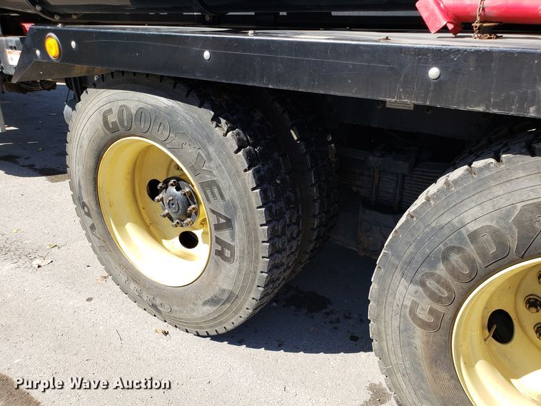 image for item DH2864 2008 Sterling L-Line vacuum truck